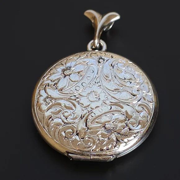 BAB Sterling Floral Engraved Locket - Picture 1 of 6
